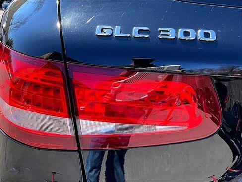 Used 2017 Mercedes-Benz GLC 300 4MATIC image 25