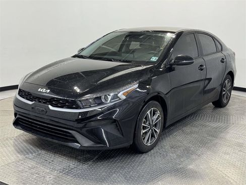 Used 2023 Kia Forte LXS w/ LXS Technology Package image 3