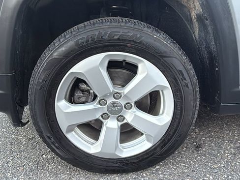 Used 2018 Jeep Compass Latitude w/ Popular Equipment Group image 28