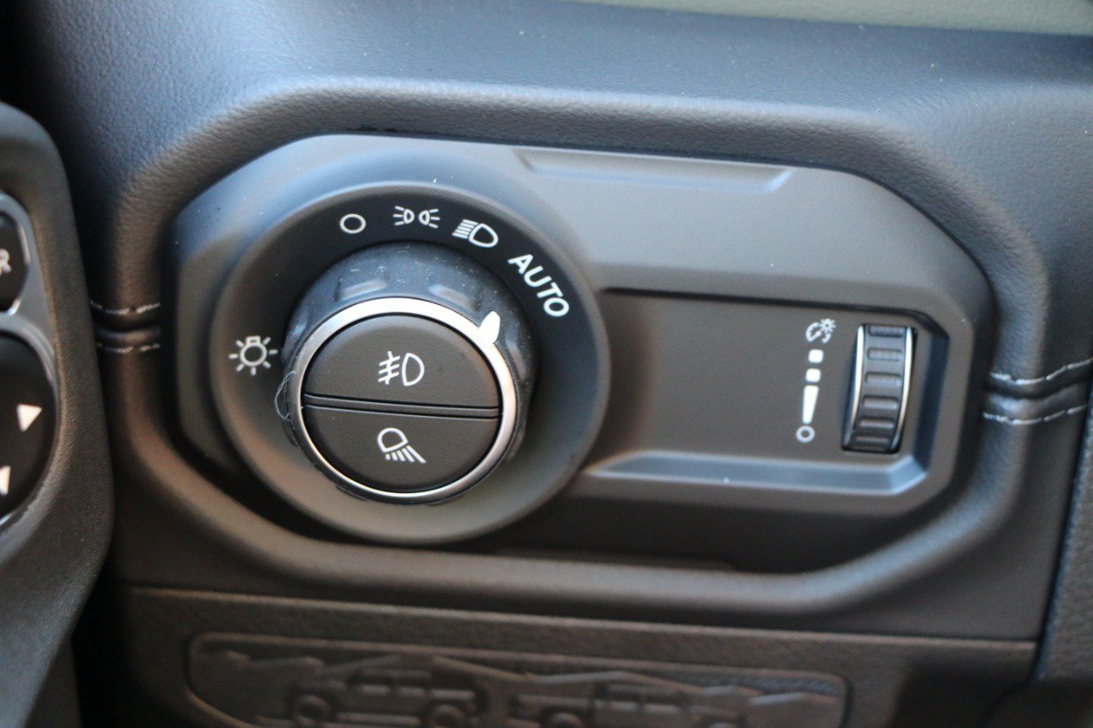 Used 2026 Jeep Gladiator Mojave AWD/4WD image 19