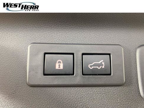 Used 2025 Subaru Forester Premium AWD/4WD image 44
