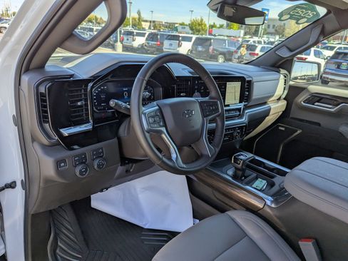Certified 2025 Chevrolet Silverado 1500 RST AWD/4WD image 12