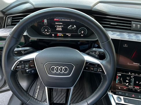 Used 2022 Audi e-tron Premium w/ Convenience Plus Package AWD/4WD image 35