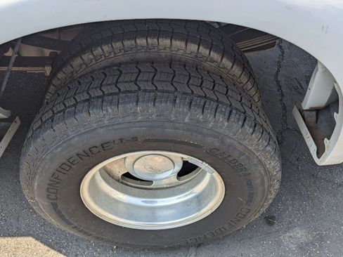 Used 2000 Ford F350 XL image 28