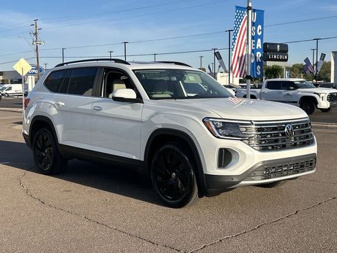 New 2026 Volkswagen Atlas SE image 2