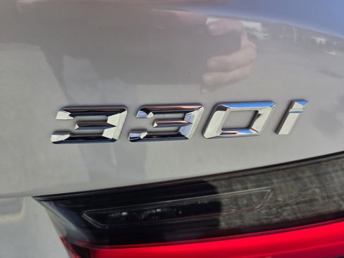 Used 2024 BMW 330i Sedan w/ Premium Package image 14