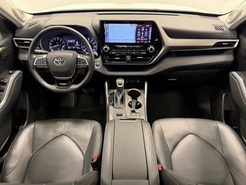 Used 2021 Toyota Highlander Limited FWD image 31