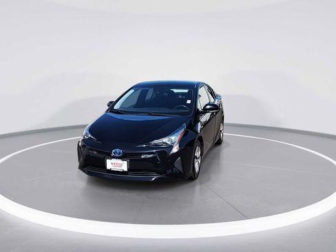 Certified 2018 Toyota Prius Three FWD image 3