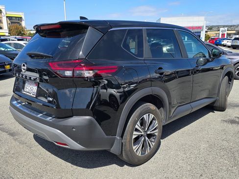 Used 2023 Nissan Rogue SV FWD image 4
