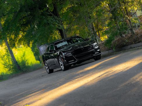 Used 2017 Dodge Charger SXT w/ Plus Group RWD image 45