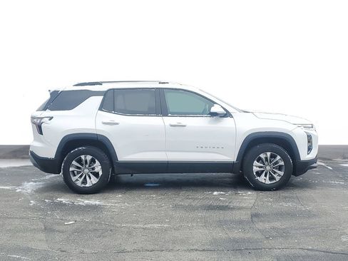 Used 2025 Chevrolet Equinox LT w/ Convenience Package II image 4