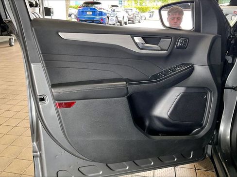 Used 2025 Ford Escape Platinum AWD/4WD image 2