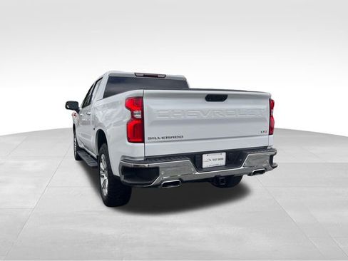 Used 2022 Chevrolet Silverado 1500 LTZ w/ Z71 Off-Road Package AWD/4WD image 4