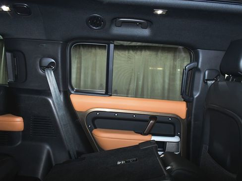 Used 2024 Land Rover Defender 130 X-Dynamic SE AWD/4WD image 63