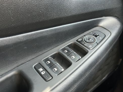 Used 2019 Hyundai Santa Fe SE FWD image 11