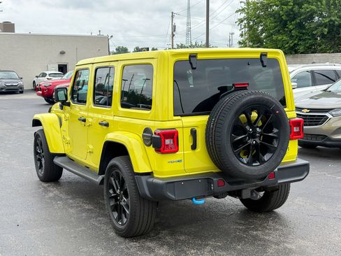 Used 2023 Jeep Wrangler Unlimited Sahara w/ Cold Weather Group AWD/4WD image 11