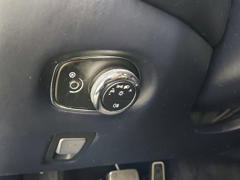 Used 2017 Aston Martin DB11 V12 RWD image 18