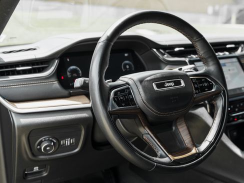 Used 2022 Jeep Grand Cherokee Summit AWD/4WD image 10