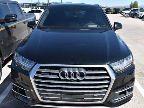 Used 2017 Audi Q7 3.0T Prestige AWD/4WD image 2
