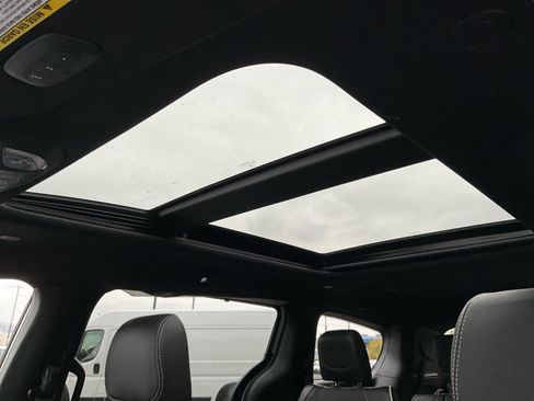 New 2026 Chrysler Pacifica Limited w/ S Appearance Package image 32