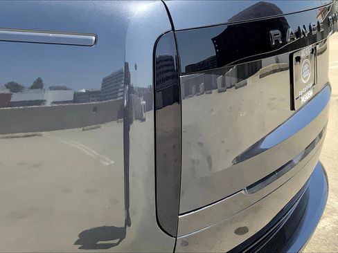 New 2025 Land Rover Range Rover Long Wheelbase SE image 5