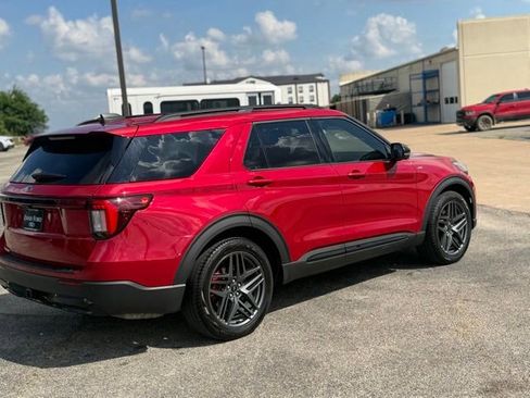 Used 2025 Ford Explorer ST-Line w/ Premium Package RWD image 5
