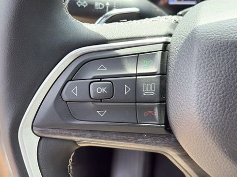 Used 2023 Jeep Grand Cherokee L Limited AWD/4WD image 14