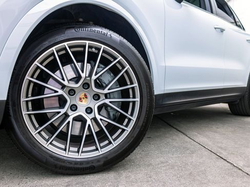 Used 2022 Porsche Cayenne S Platinum image 4