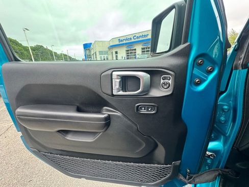 Used 2020 Jeep Wrangler Sport AWD/4WD image 17