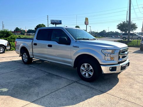 Used 2017 Ford F150 XLT image 4