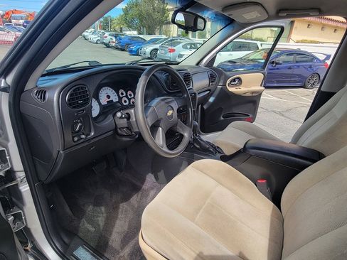 Used 2005 Chevrolet TrailBlazer LS w/ LS Preferred Equipment Group AWD/4WD image 11