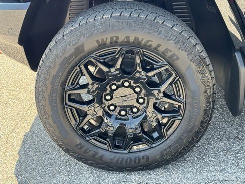 New 2025 GMC Hummer EV 2X w/ LPO, Illumination Package image 27