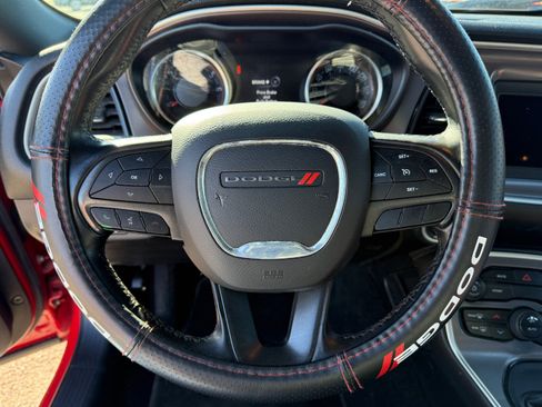Used 2019 Dodge Challenger SXT image 15