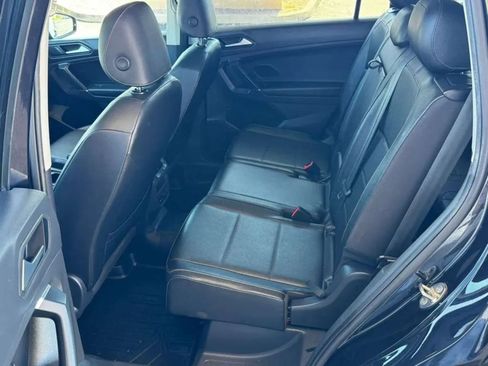 Used 2020 Volkswagen Tiguan SE image 39