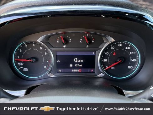 Used 2023 Chevrolet Traverse LT FWD image 14