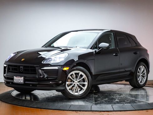 Certified 2026 Porsche Macan AWD/4WD image 1