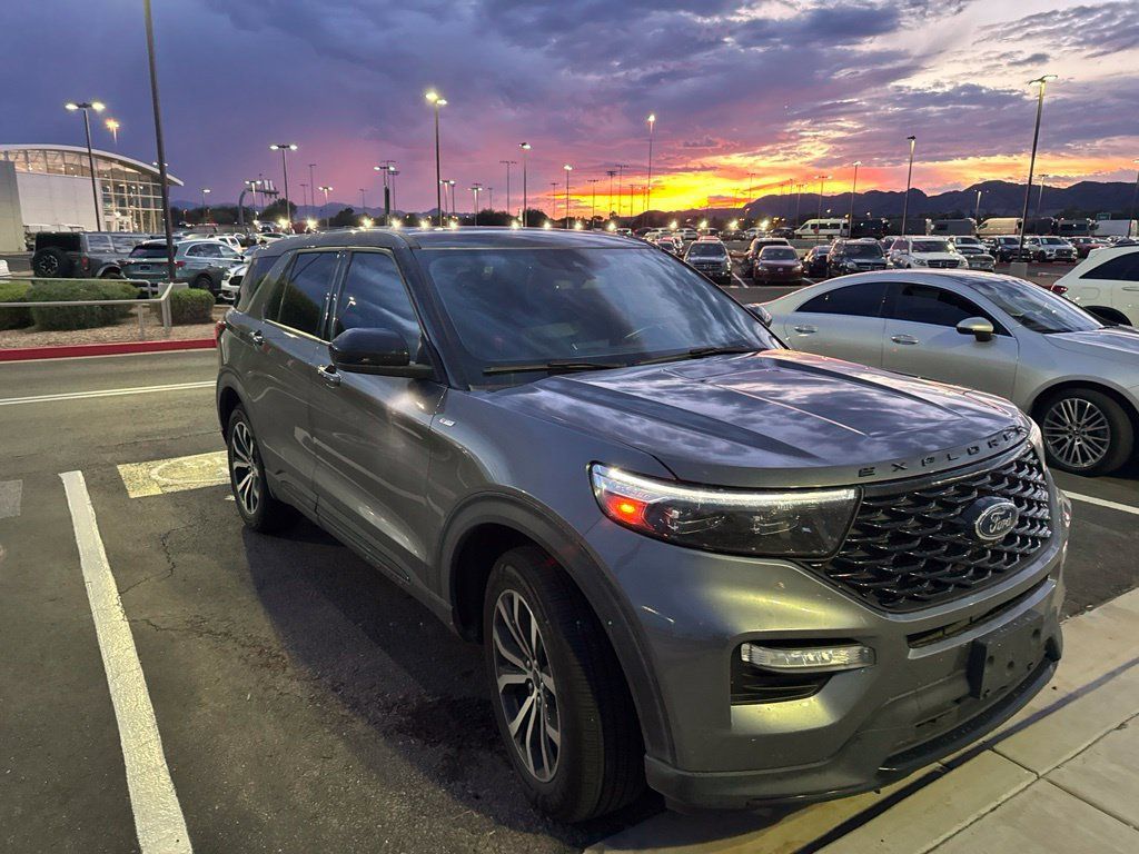 Used 2022 Ford Explorer ST-Line w/ Class IV Trailer Tow Package AWD/4WD image 3