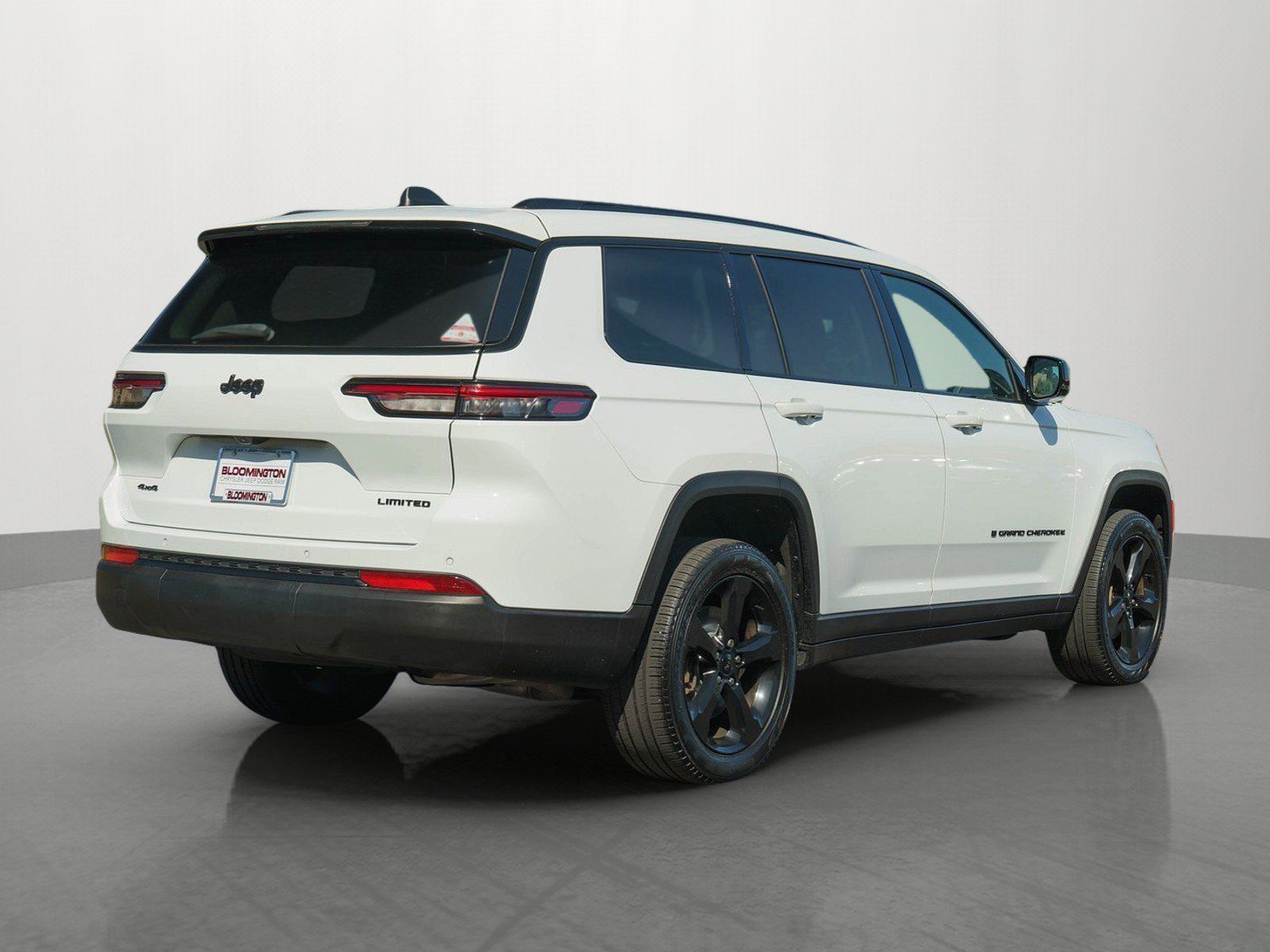 Used 2023 Jeep Grand Cherokee L Limited w/ Black Appearance Package AWD/4WD image 7