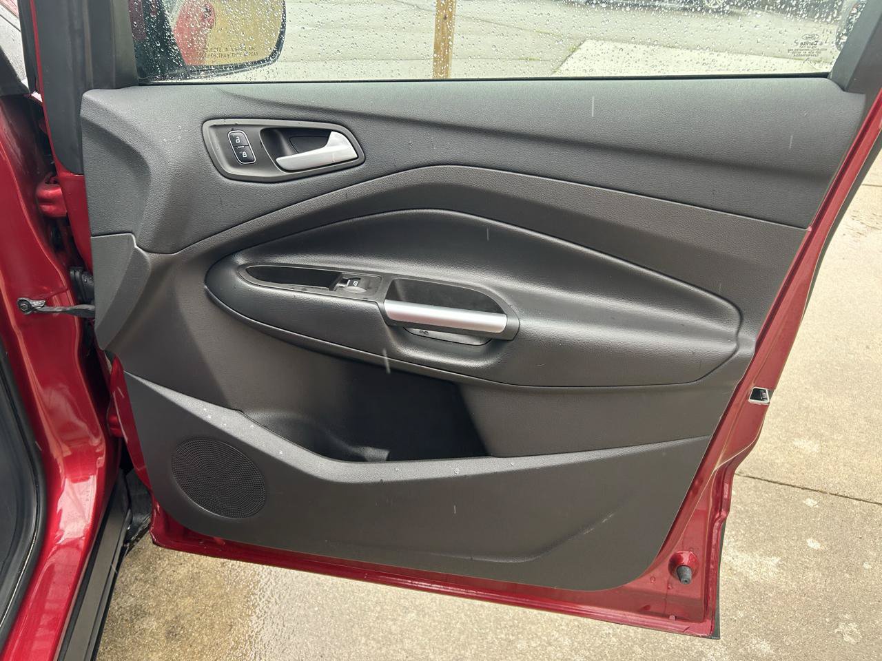 Used 2017 Ford Escape SE w/ Equipment Group 201A FWD image 16