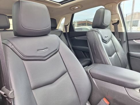 Used 2017 Cadillac XT5 Luxury w/ Driver Awareness Package FWD image 29