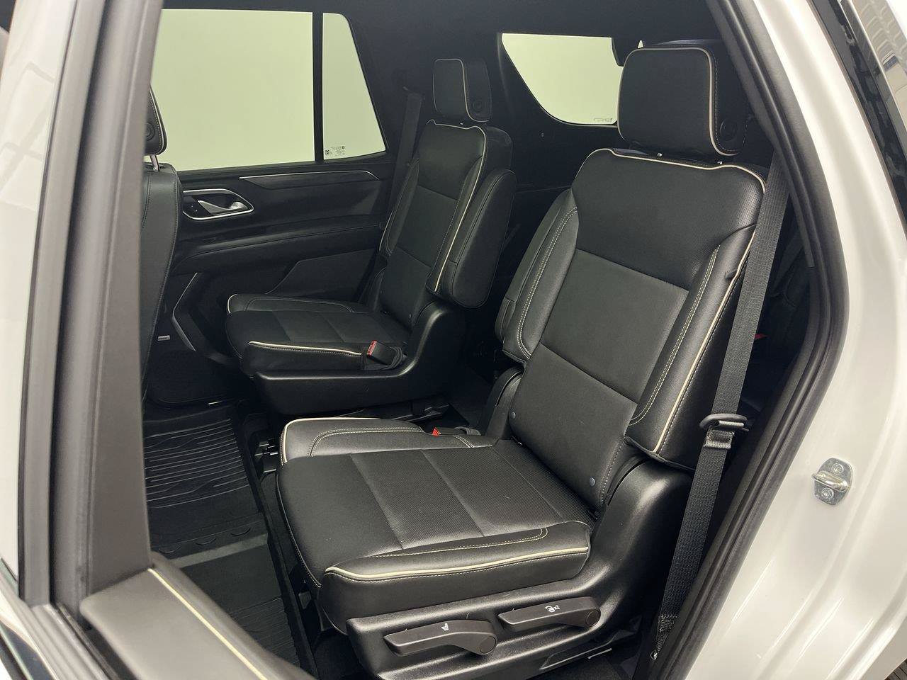 Certified 2022 GMC Yukon SLT w/ SLT Premium Package AWD/4WD image 12