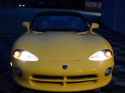 Used 1994 Dodge Viper RT/10 image 16