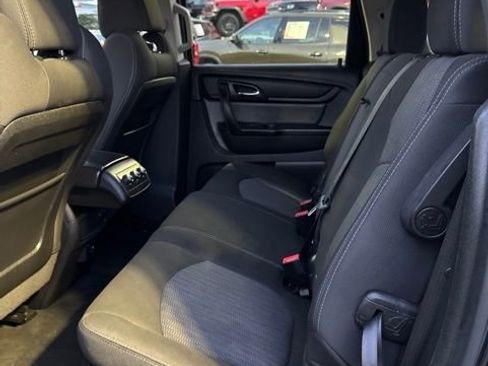 Used 2017 Chevrolet Traverse LT w/ Style and Technology Package FWD image 9