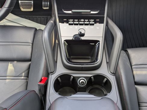 Used 2025 Porsche Cayenne GTS AWD/4WD image 18