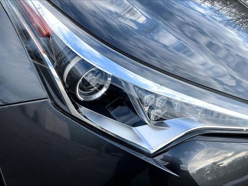 Certified 2018 Toyota C-HR XLE image 25