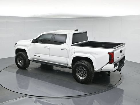 Used 2025 Toyota Tacoma SR5 AWD/4WD image 43
