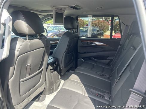 Used 2017 Cadillac Escalade Premium Luxury image 35