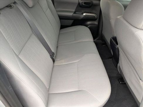 Used 2018 Toyota Tacoma SR5 AWD/4WD image 18