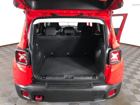 Used 2019 Jeep Renegade Trailhawk w/ Cold Weather Group II AWD/4WD image 18
