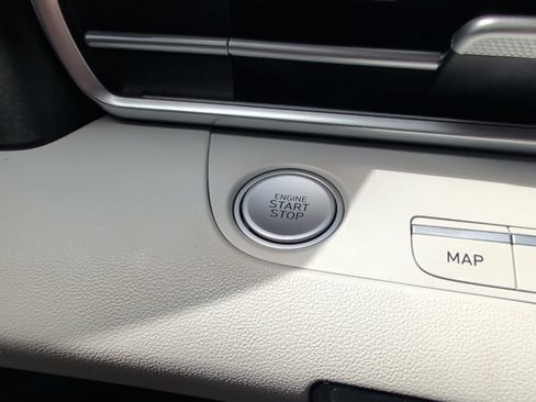 Used 2025 Hyundai Elantra Limited FWD image 24